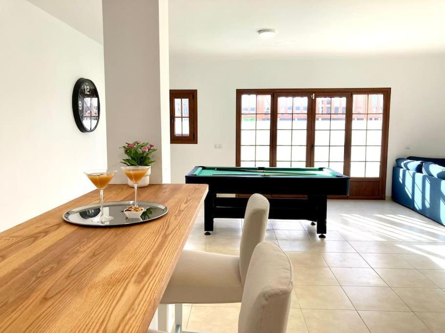 Luxury 4-Bedroom Villa With Heated Pool + Sea View Playa Blanca  Eksteriør bilde