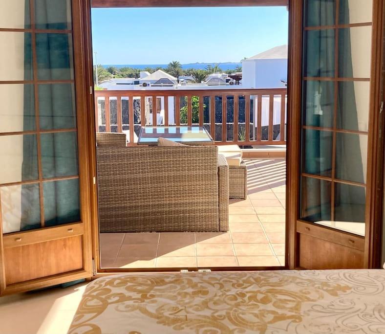 Luxury 4-Bedroom Villa With Heated Pool + Sea View Playa Blanca  Eksteriør bilde