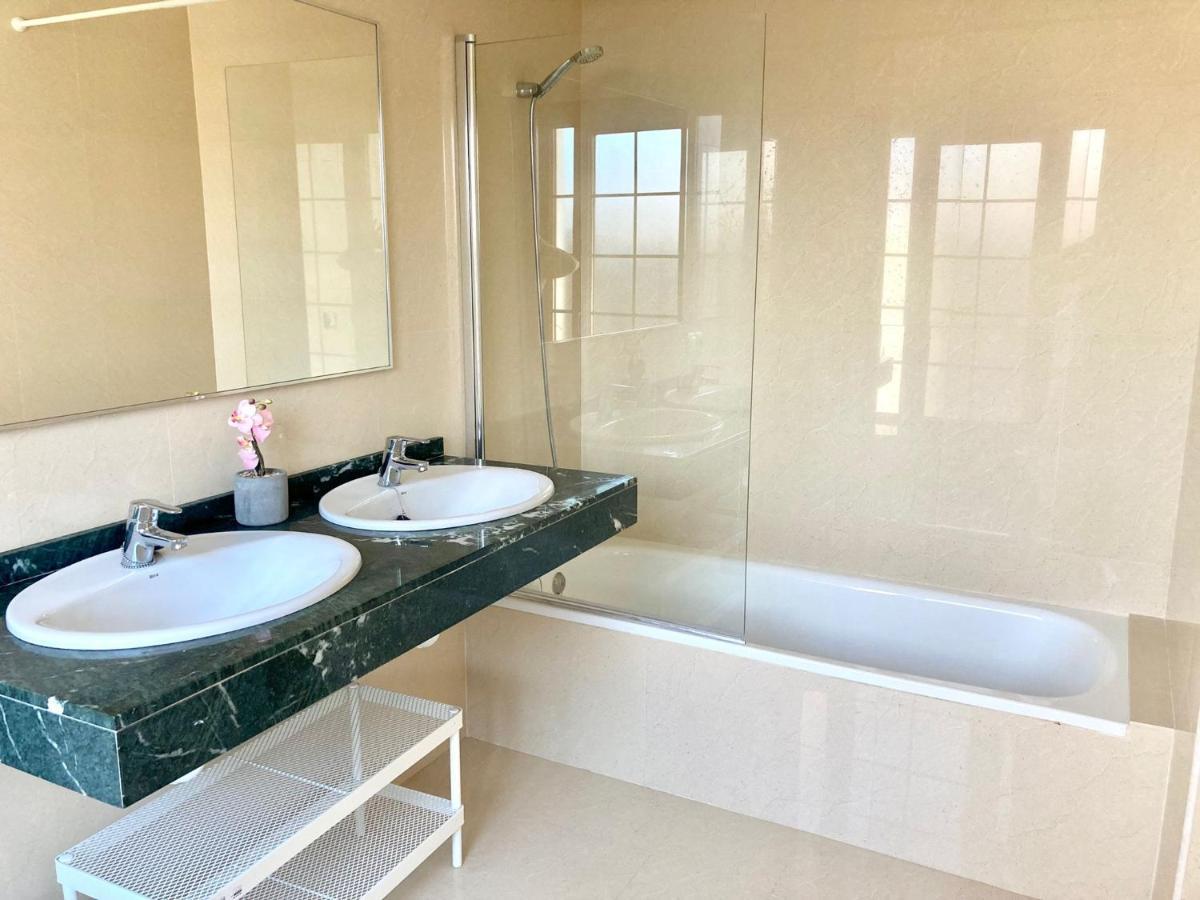 Luxury 4-Bedroom Villa With Heated Pool + Sea View Playa Blanca  Eksteriør bilde