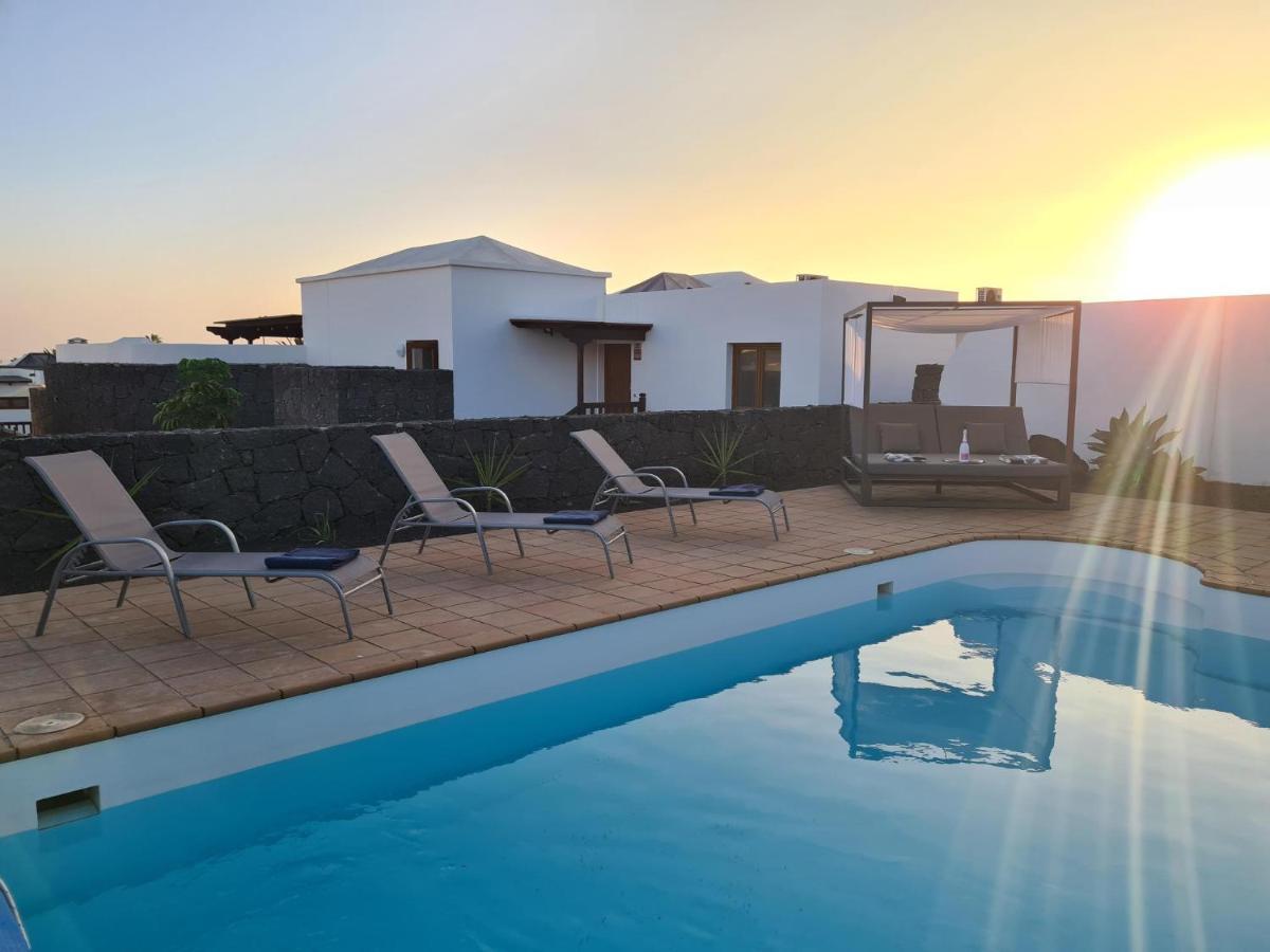 Luxury 4-Bedroom Villa With Heated Pool + Sea View Playa Blanca  Eksteriør bilde
