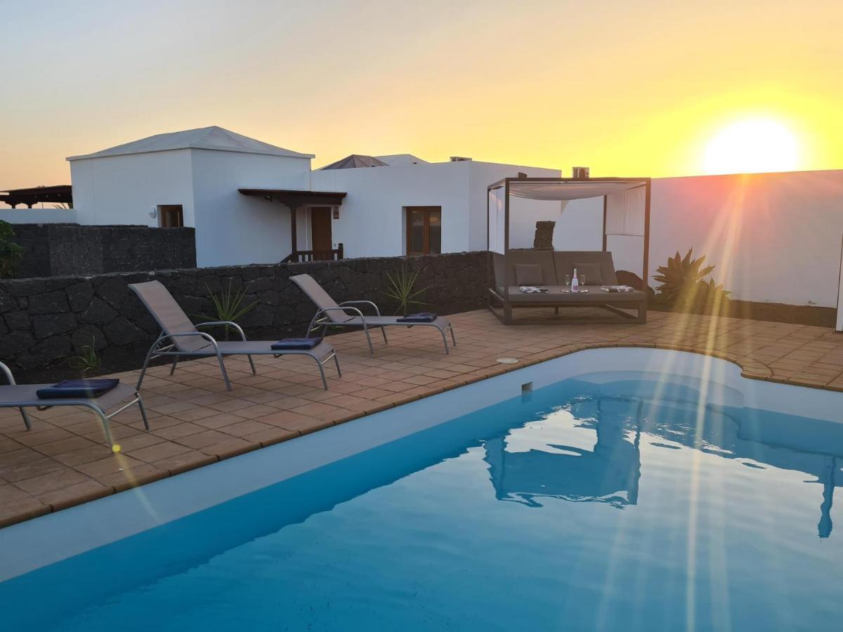 Luxury 4-Bedroom Villa With Heated Pool + Sea View Playa Blanca  Eksteriør bilde